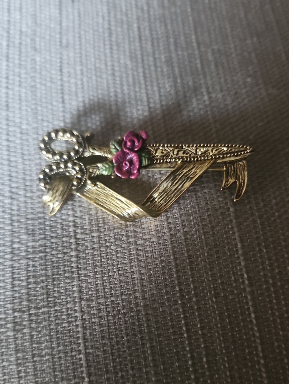 Vintag 1928 Co. Gold Scissors and Shears Floral Brooch, Preloved In EC